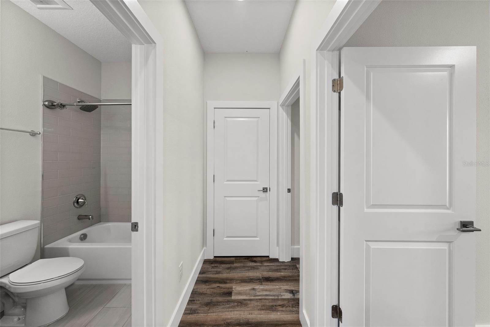 3122 W AZEELE ST #3 — photo 31