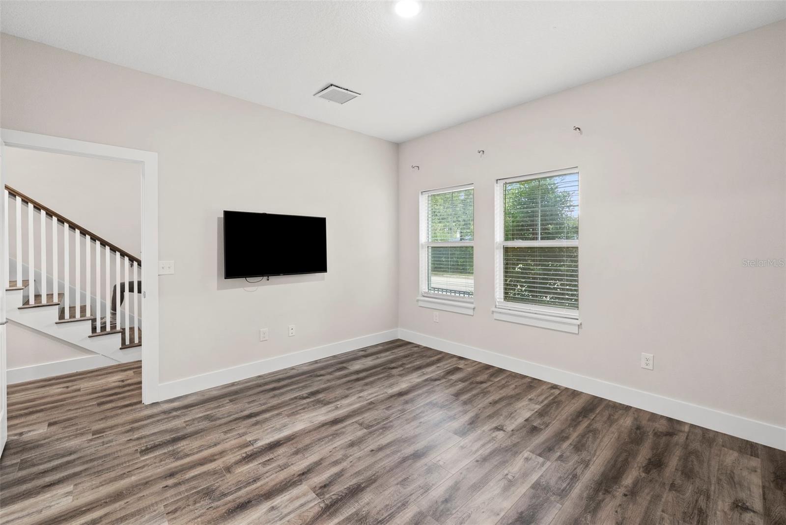 3122 W AZEELE ST #3 — photo 4