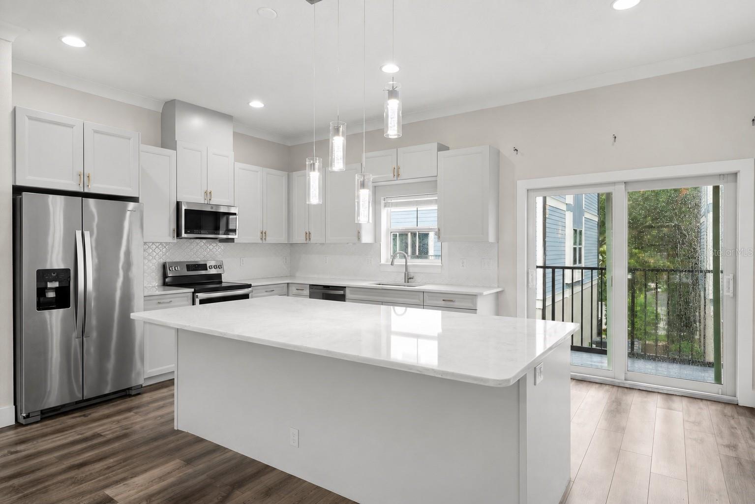 3122 W AZEELE ST #3 — photo 11