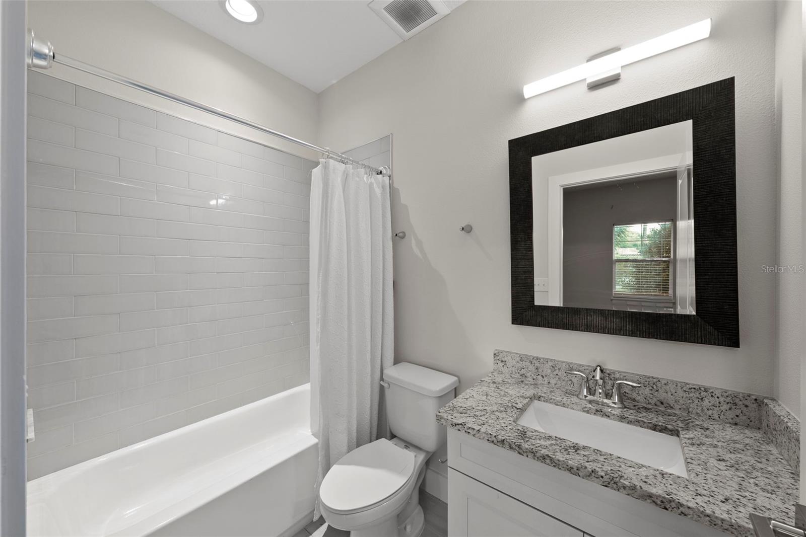 3122 W AZEELE ST #3 — photo 6