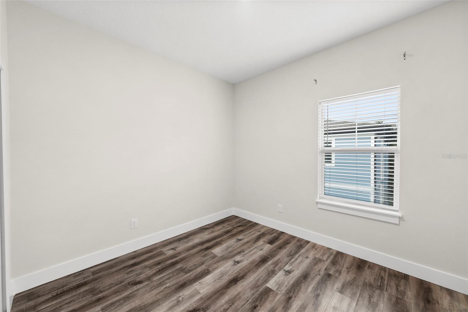 3122 W AZEELE ST #3 — photo 33