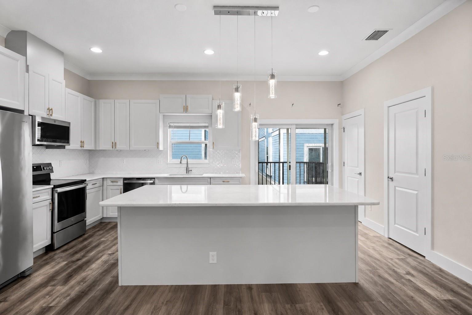 3122 W AZEELE ST #3 — photo 12