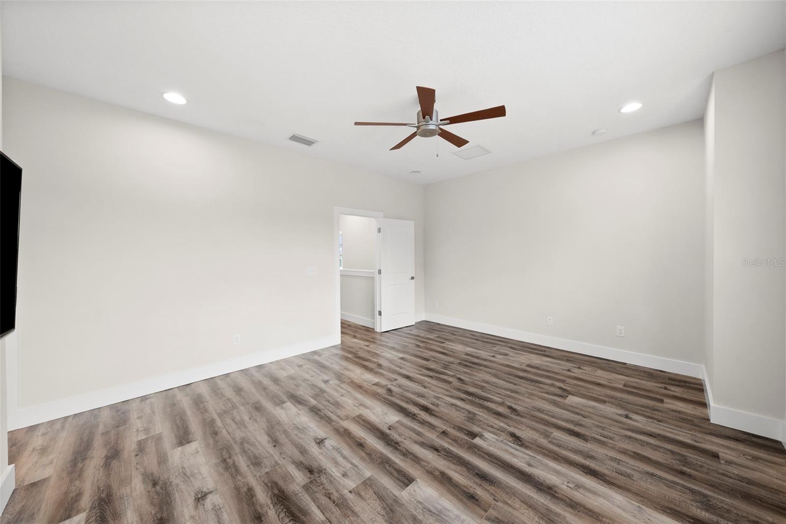 3122 W AZEELE ST #3 — photo 24