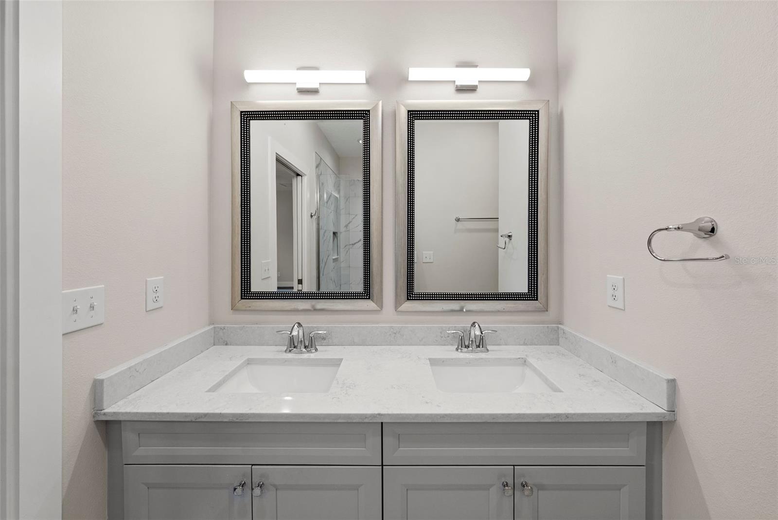 3122 W AZEELE ST #3 — photo 29