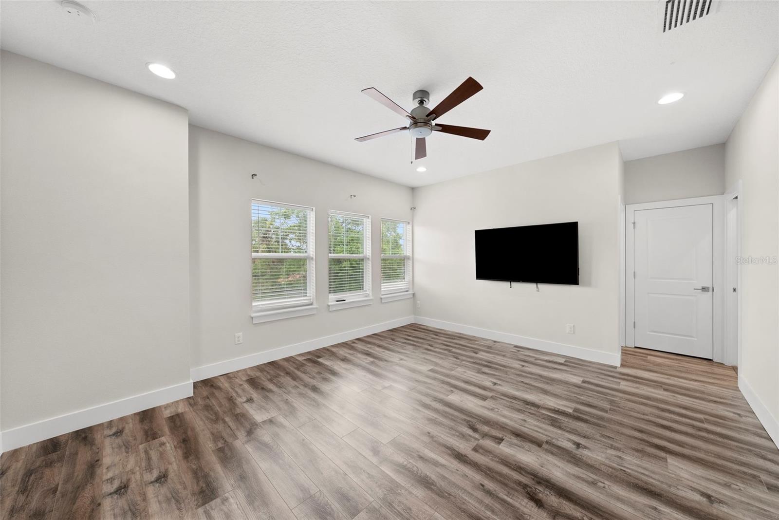 3122 W AZEELE ST #3 — photo 26