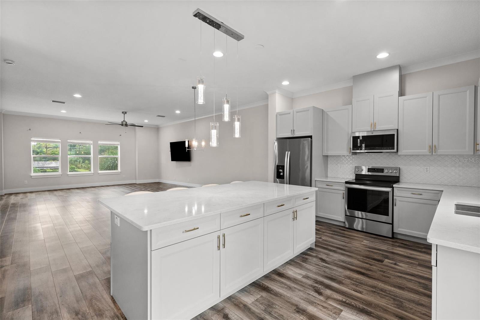 3122 W AZEELE ST #3 — photo 9