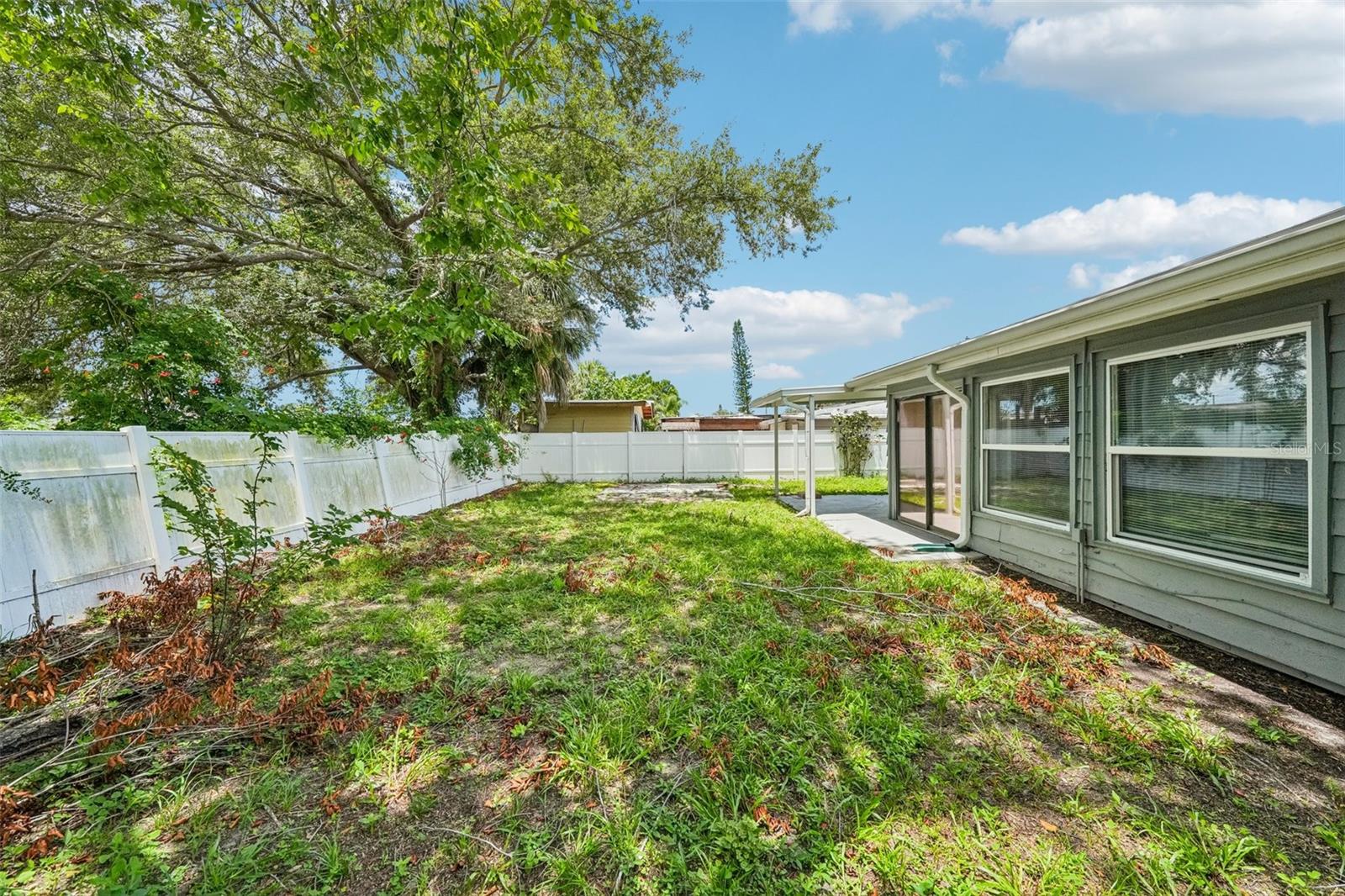 520 FAIRFAX LN — photo 20
