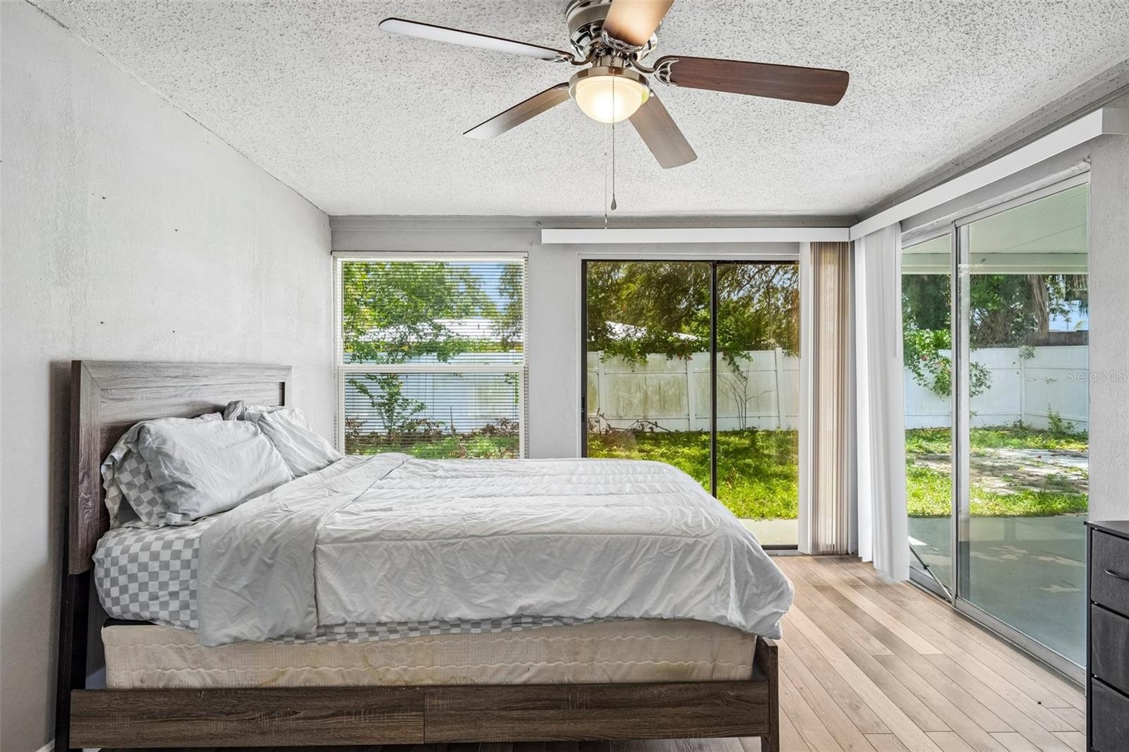 520 FAIRFAX LN — photo 12