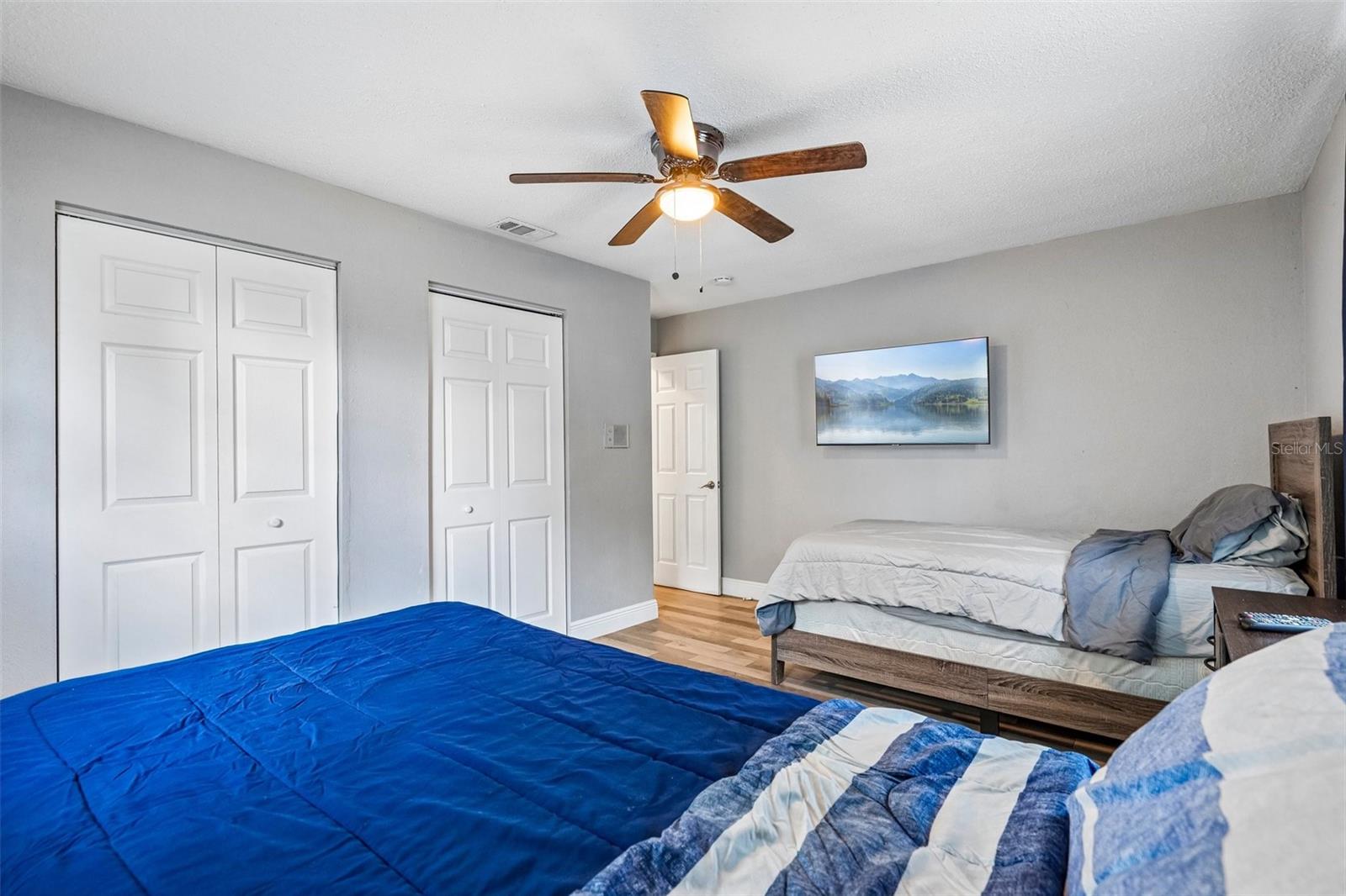 520 FAIRFAX LN — photo 17