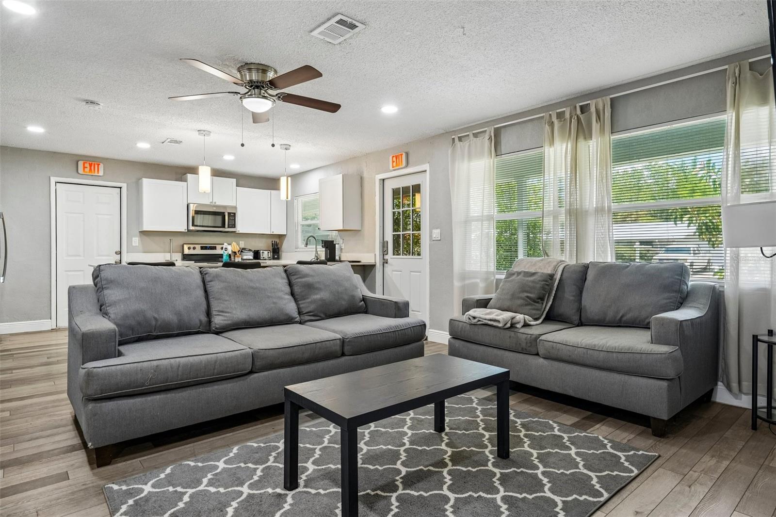 520 FAIRFAX LN — photo 2