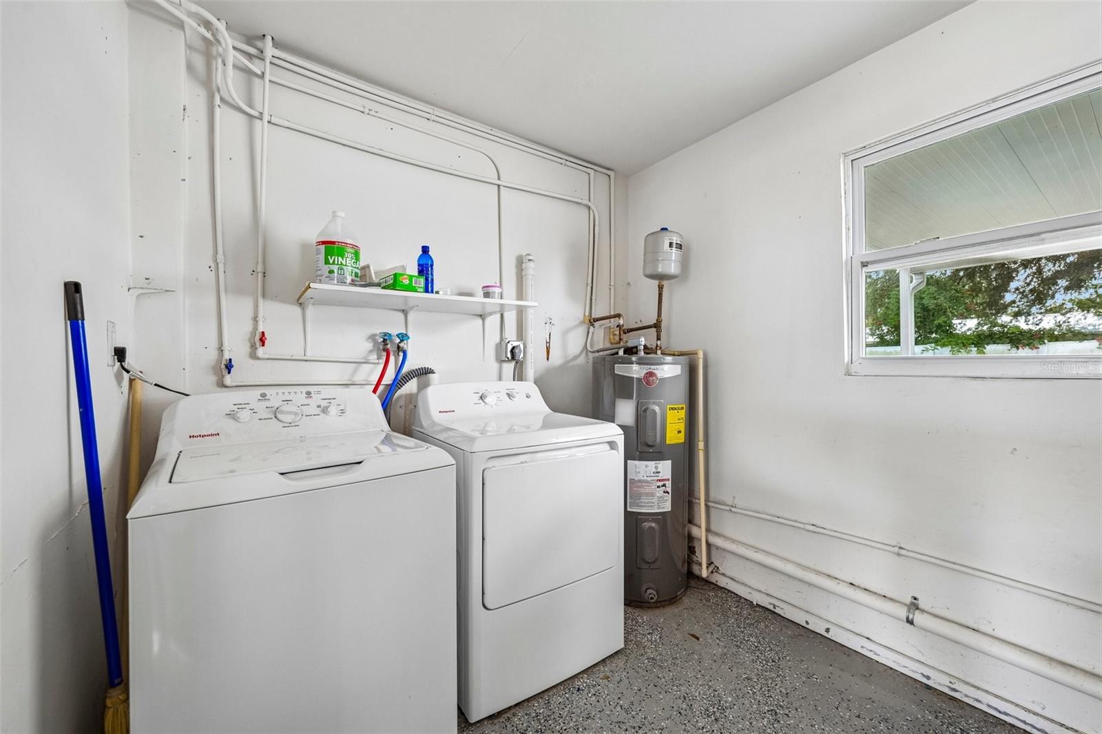 520 FAIRFAX LN — photo 18