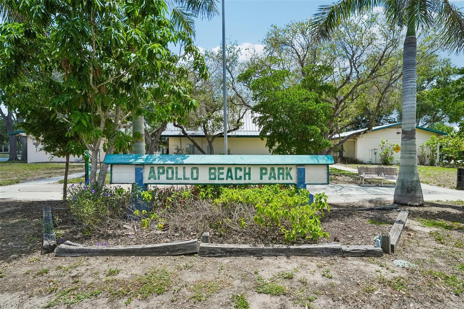 520 FAIRFAX LN — photo 25