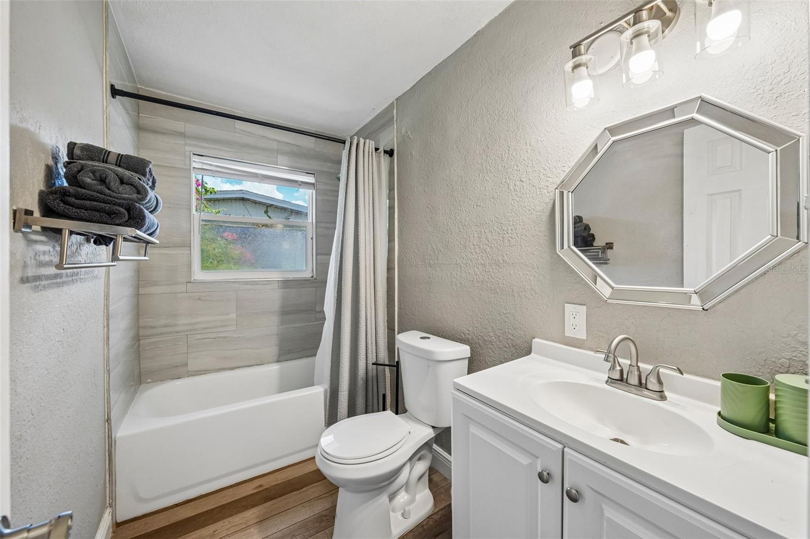 520 FAIRFAX LN — photo 15