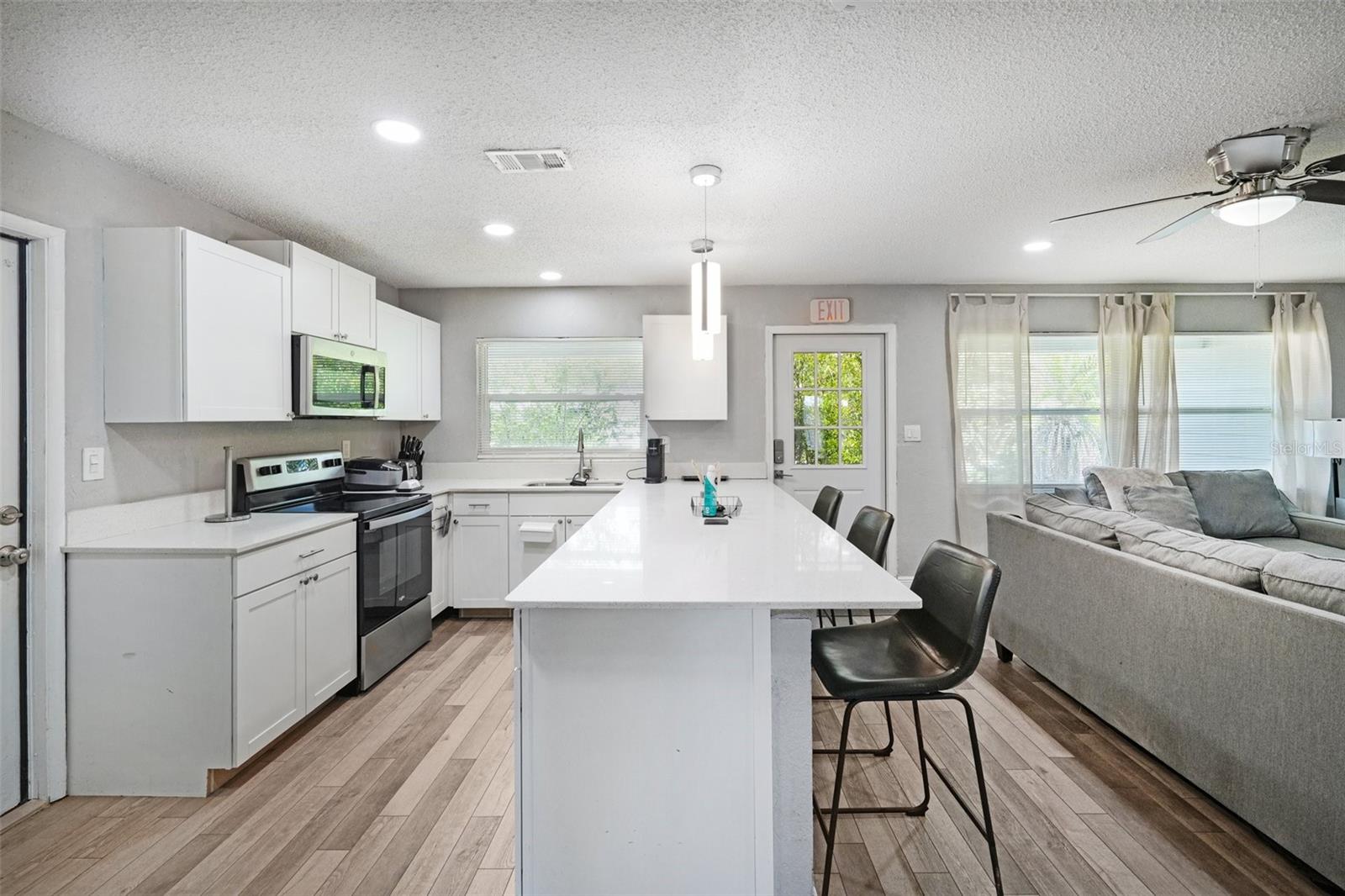520 FAIRFAX LN — photo 6