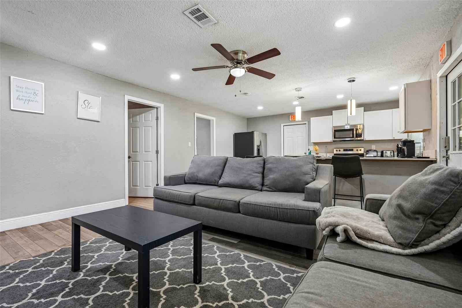 520 FAIRFAX LN — photo 3
