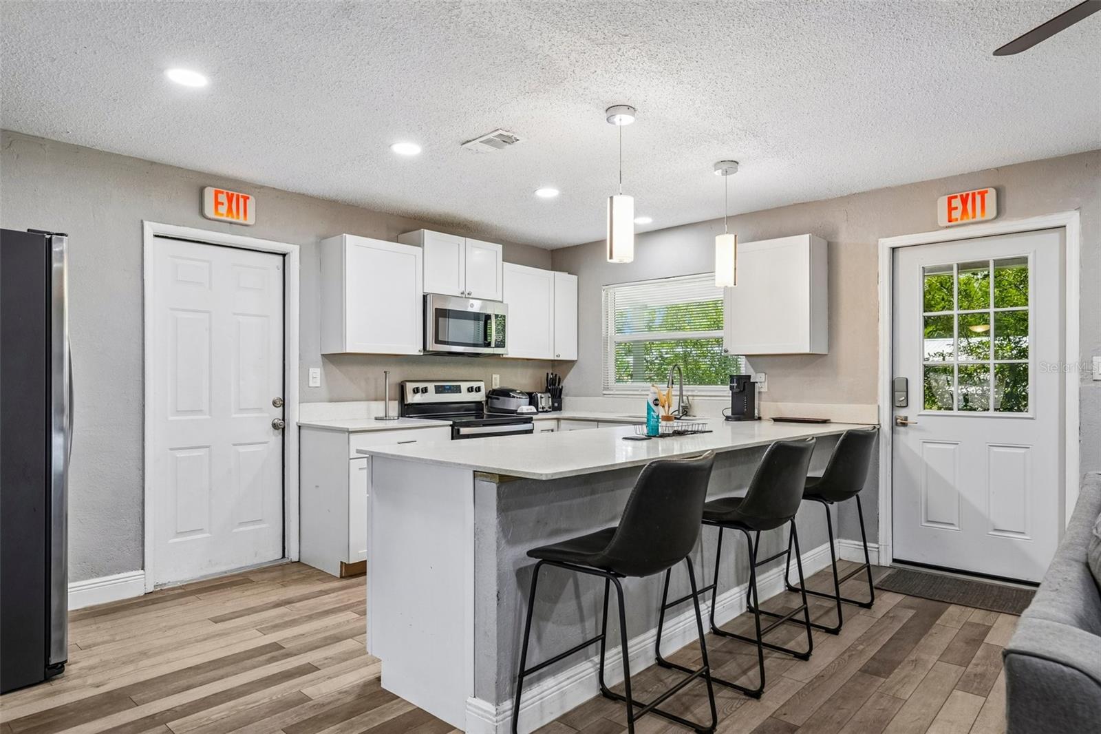 520 FAIRFAX LN — photo 4