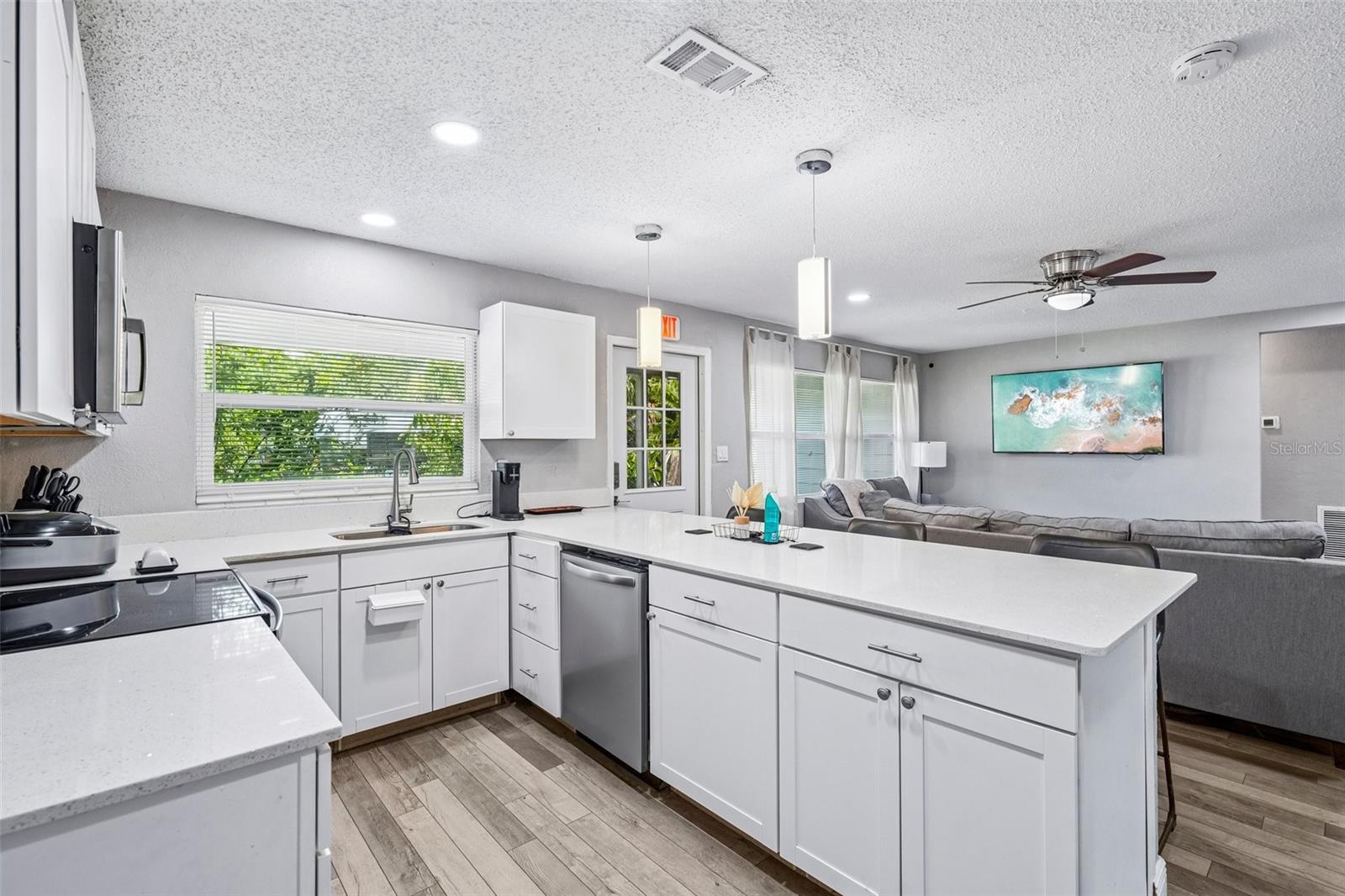 520 FAIRFAX LN — photo 8