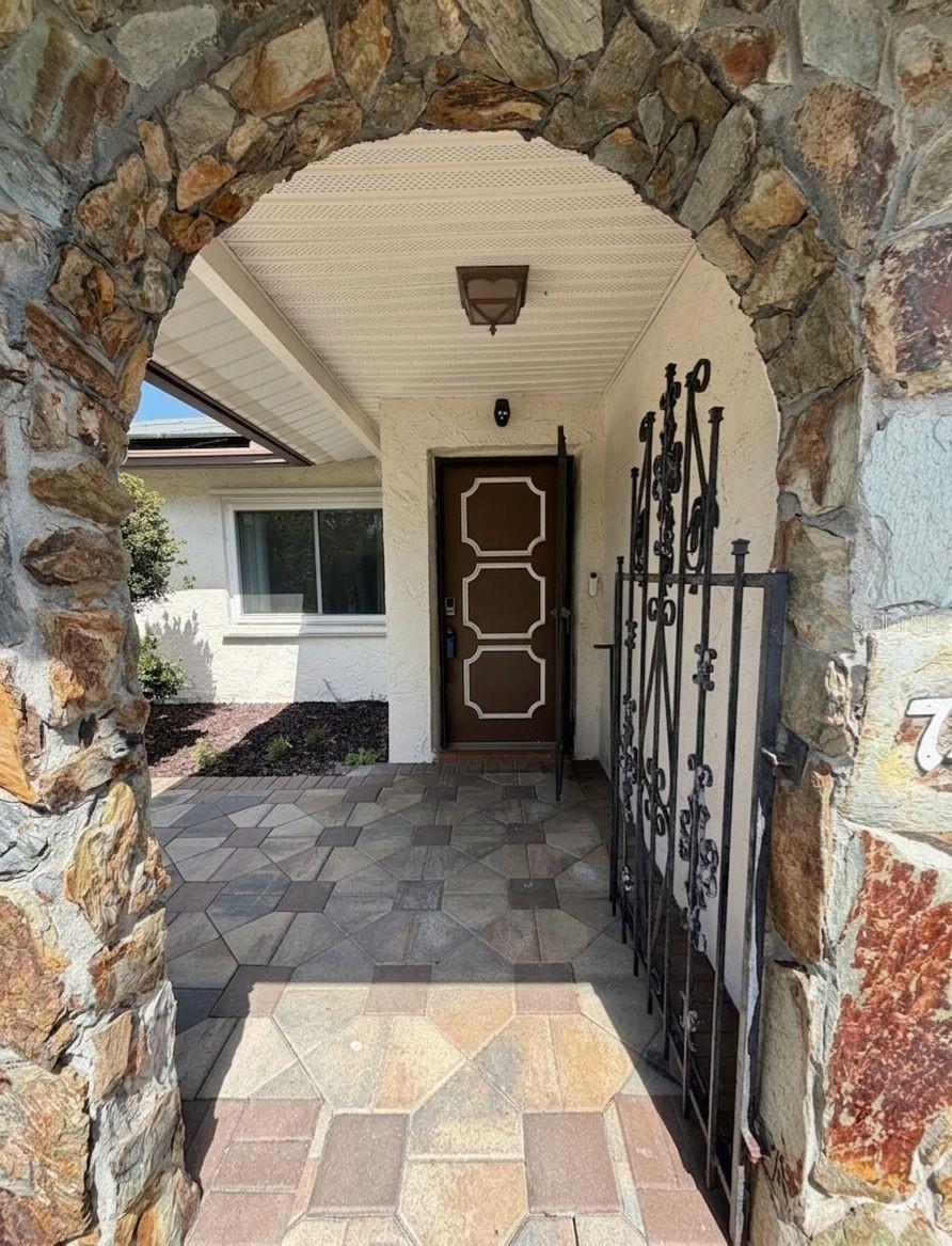 7438 LAKE FOREST CIR — photo 3