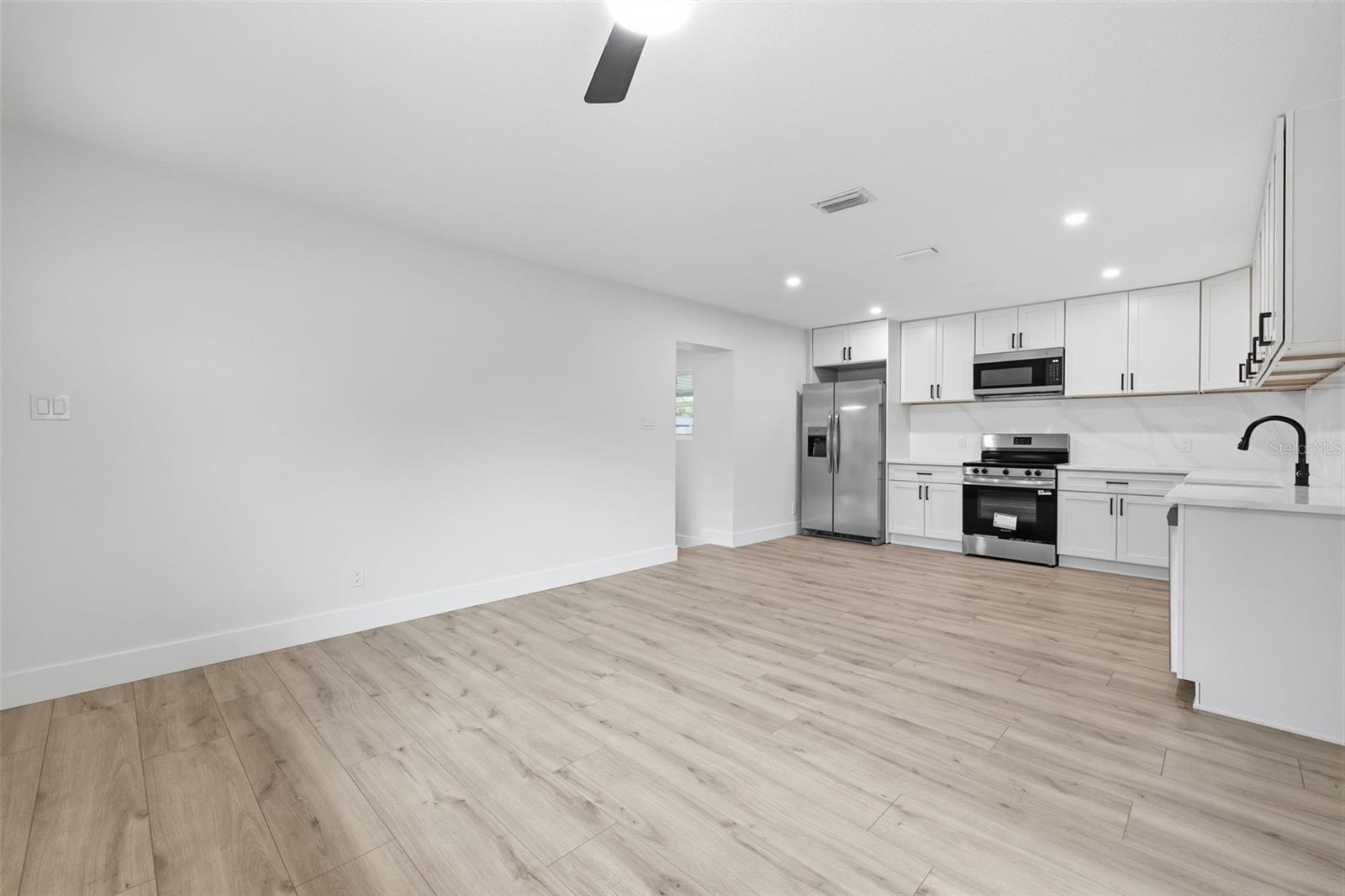 4409 W WYOMING AVE — photo 4
