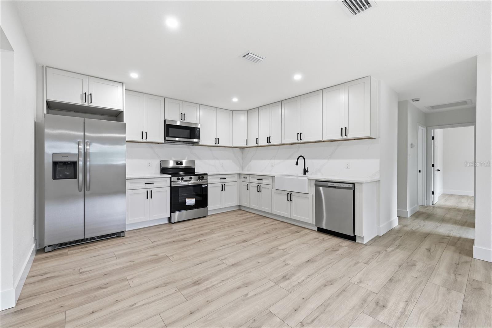 4409 W WYOMING AVE — photo 7