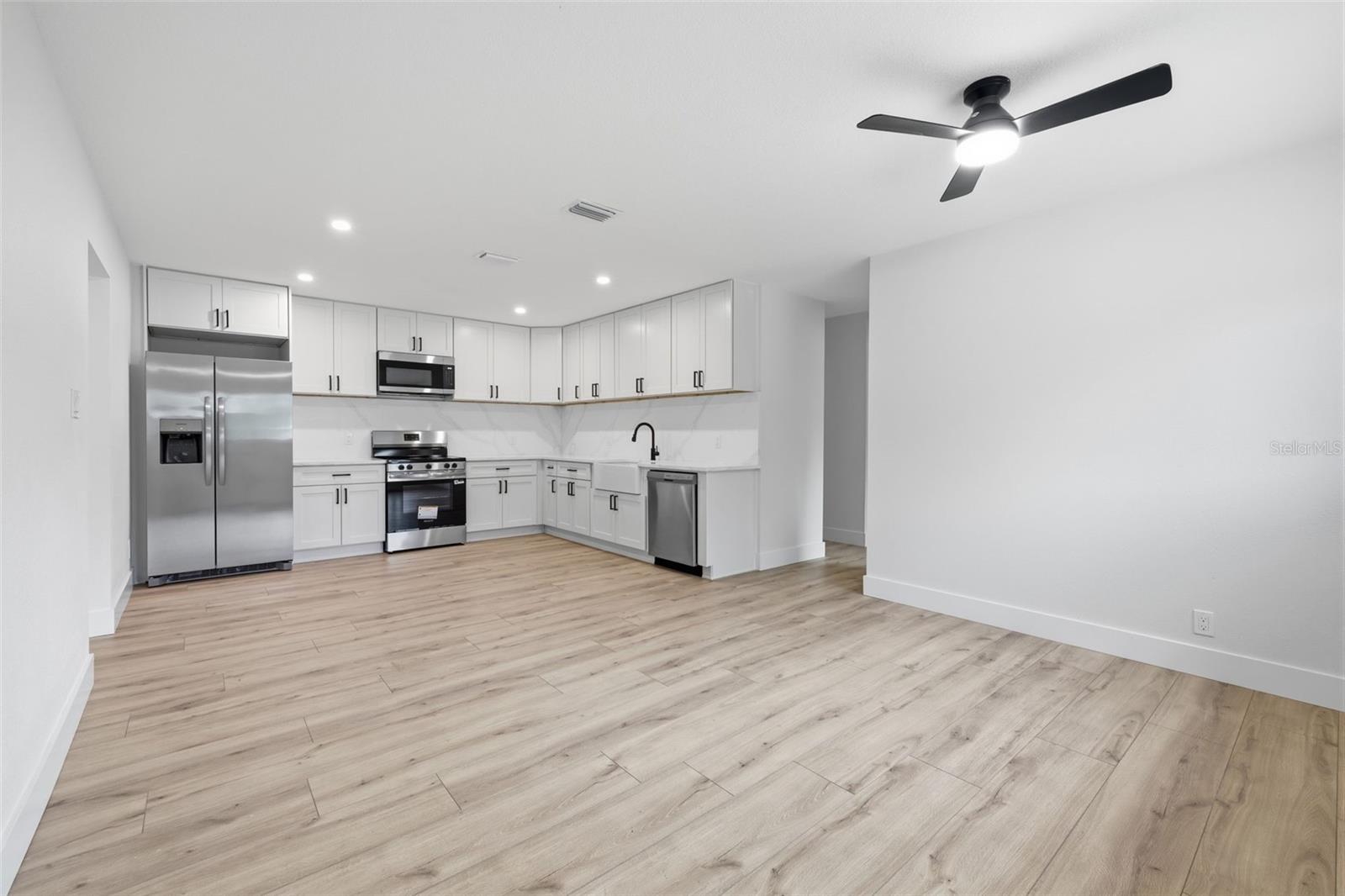4409 W WYOMING AVE — photo 3