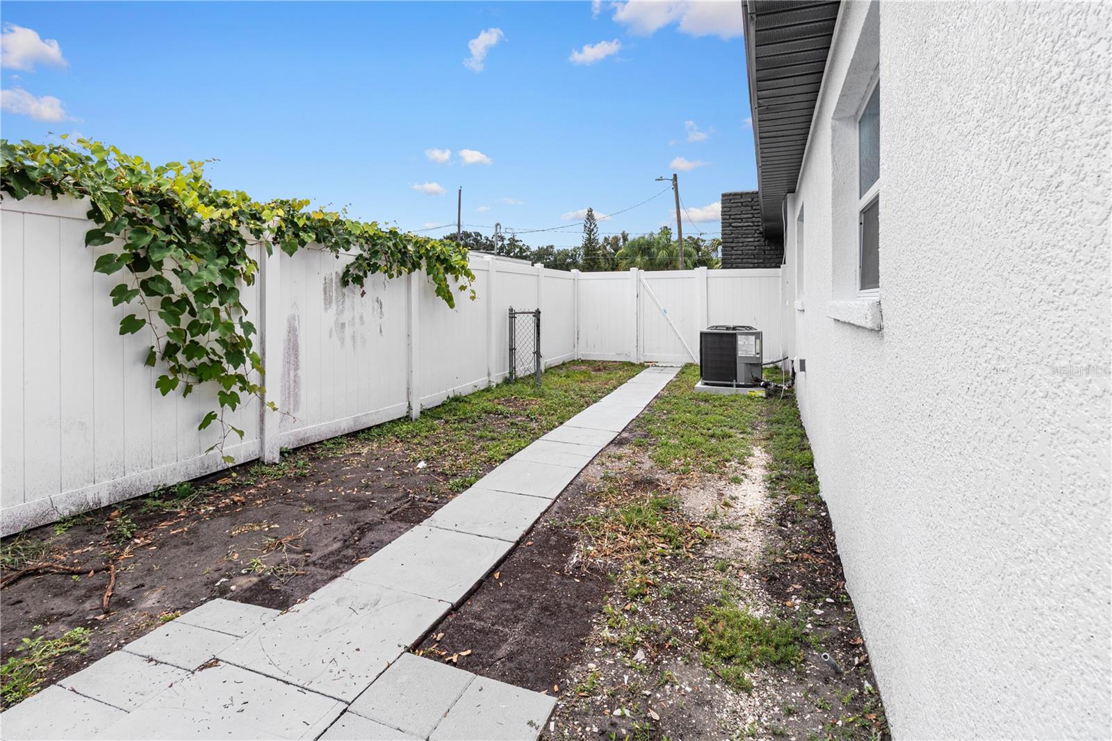 2917 W CLIFTON ST — photo 20