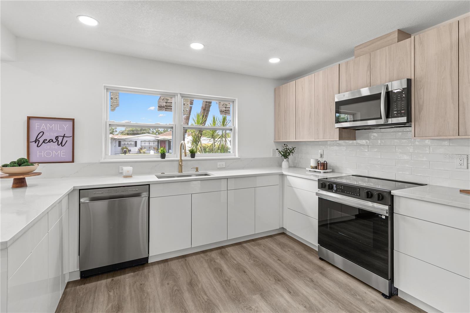 2917 W CLIFTON ST — photo 4