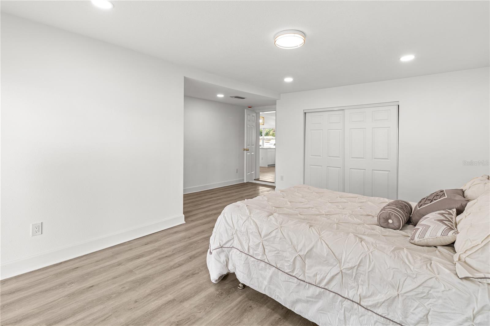 2917 W CLIFTON ST — photo 15