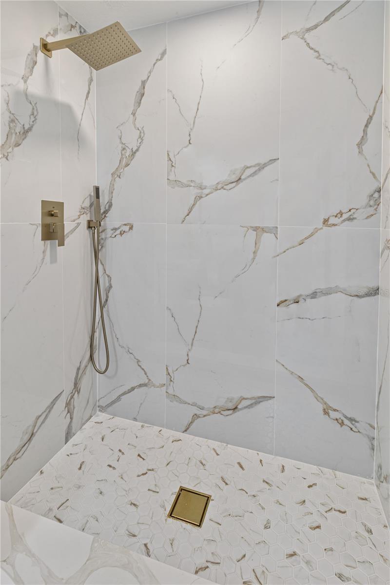 2917 W CLIFTON ST — photo 18