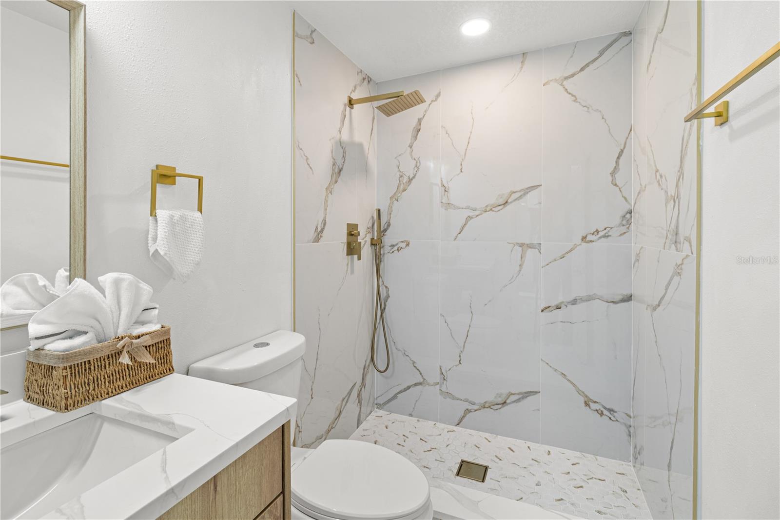 2917 W CLIFTON ST — photo 16