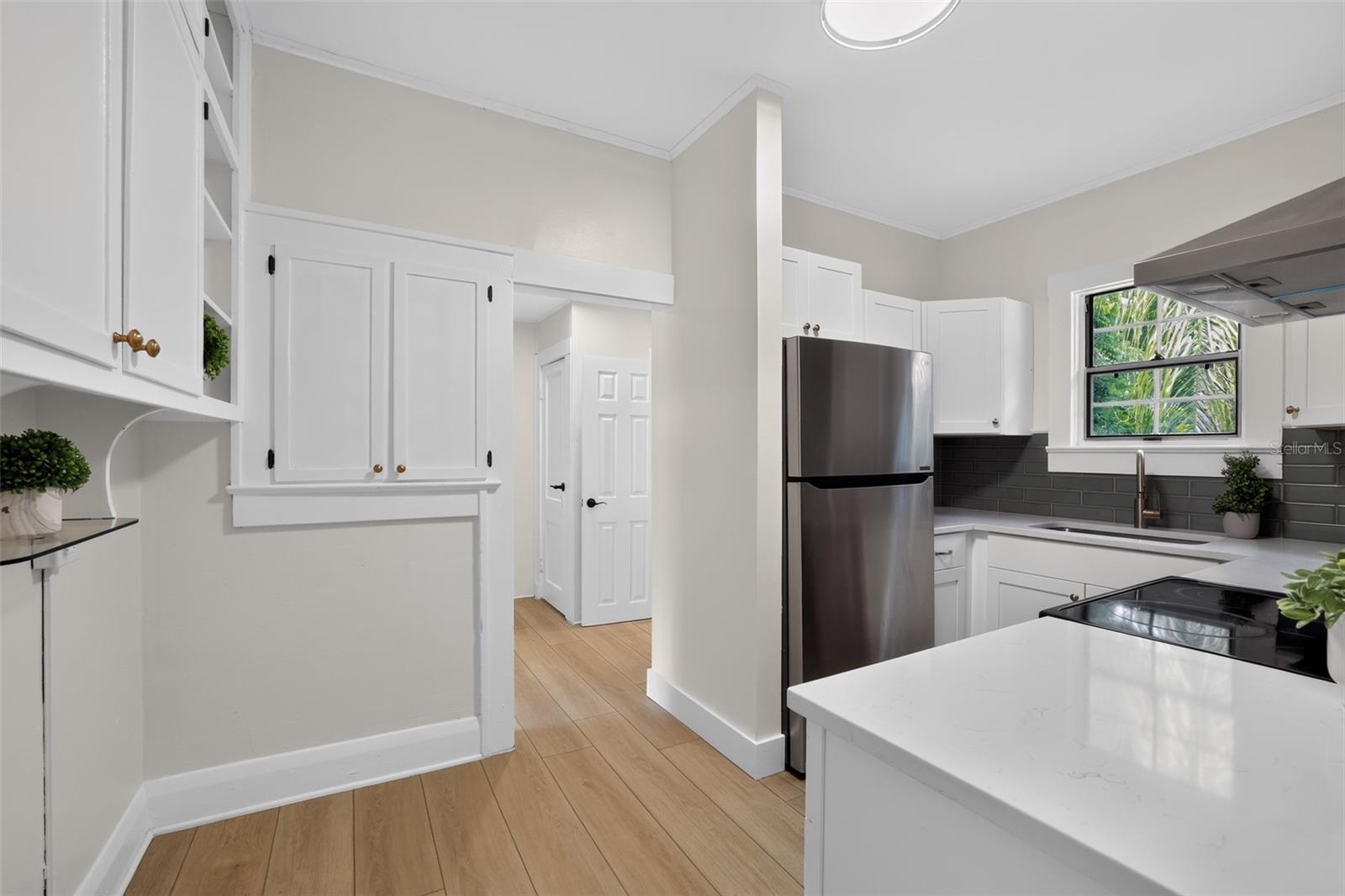 813 E NEW ORLEANS AVE — photo 10