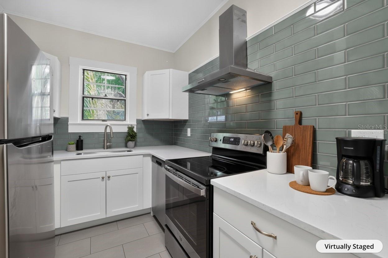 813 E NEW ORLEANS AVE — photo 2