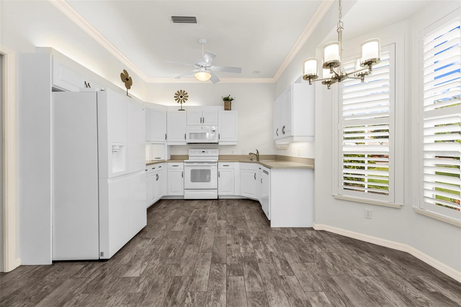 834 MONTROSE DR #9 — photo 8