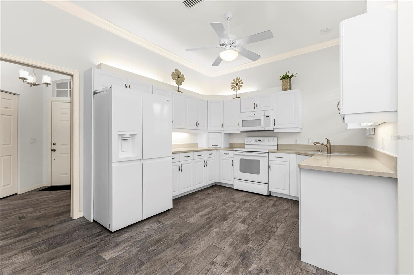 834 MONTROSE DR #9 — photo 9