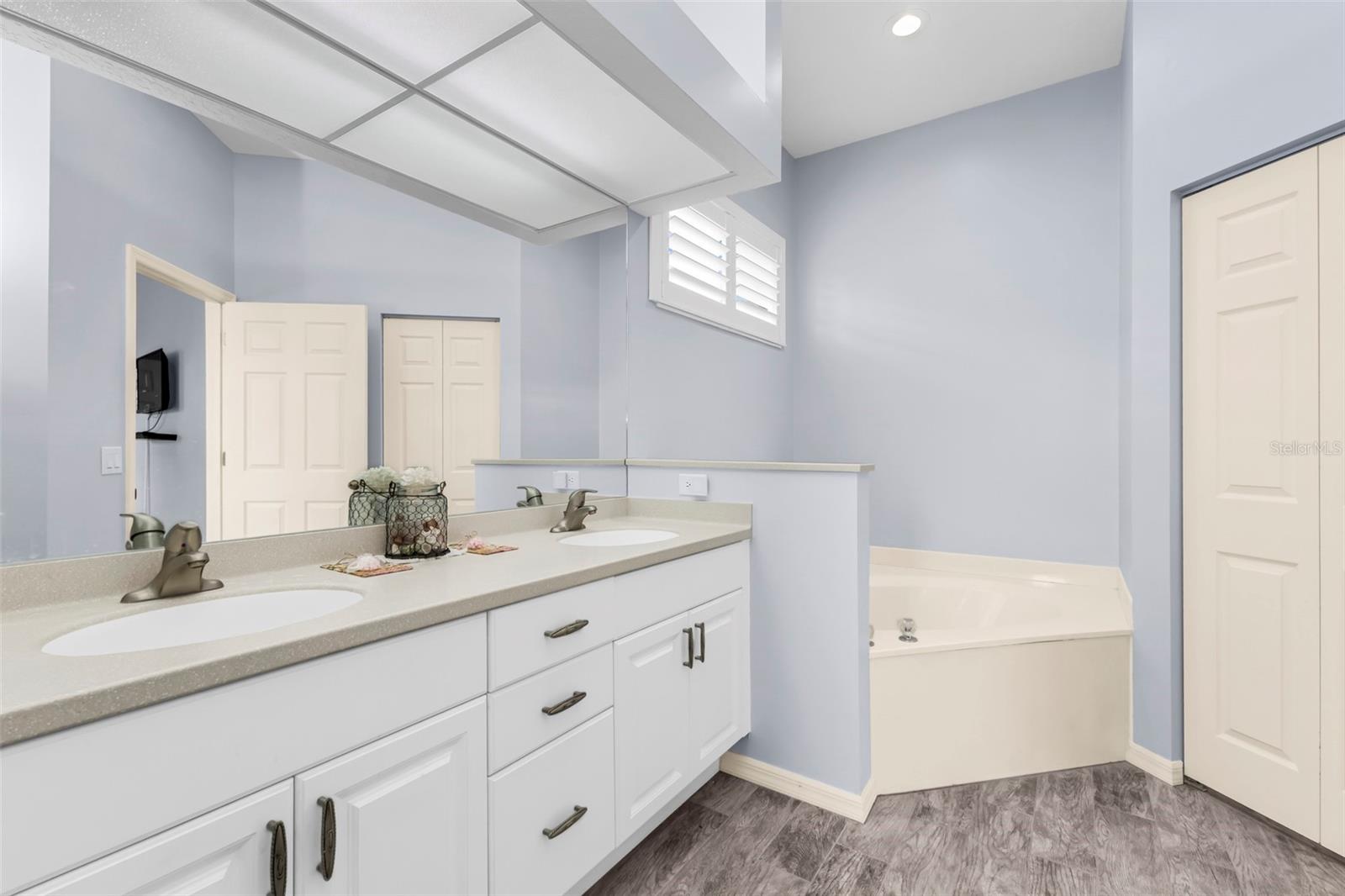 834 MONTROSE DR #9 — photo 29