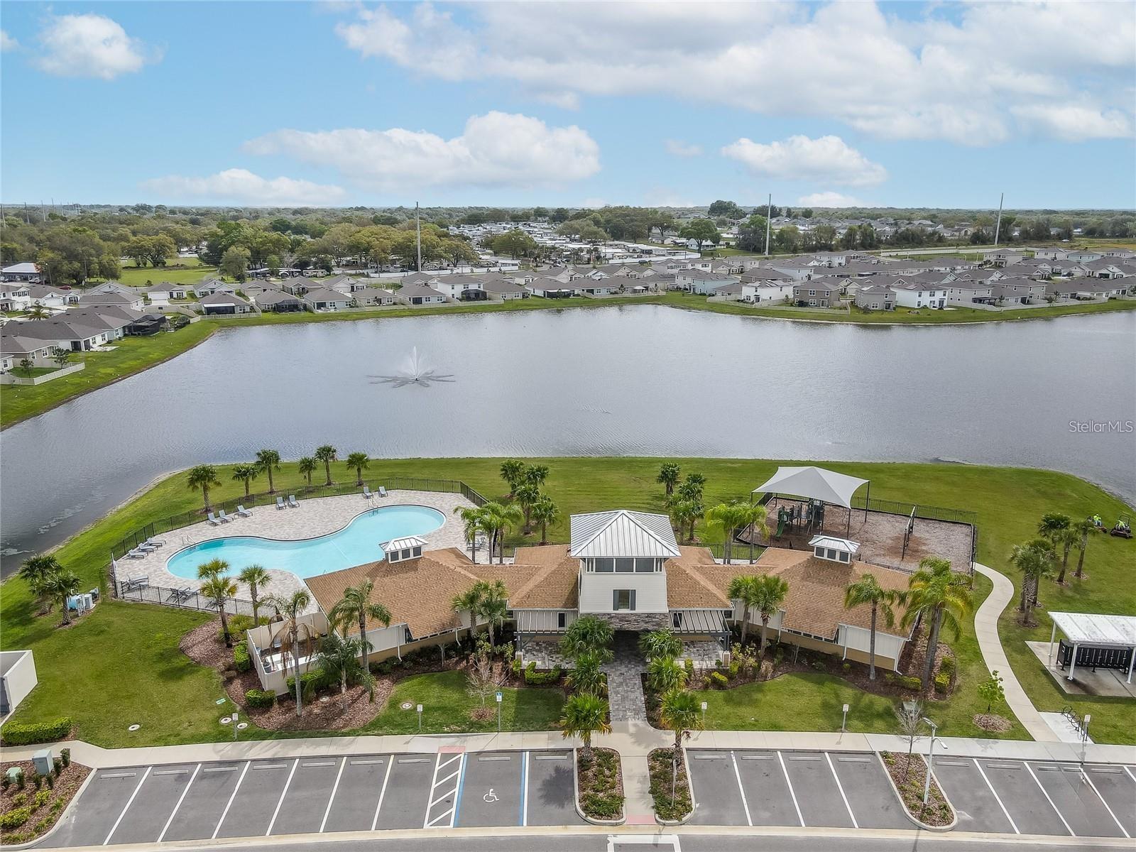 7590 BROAD POINTE DR — photo 32