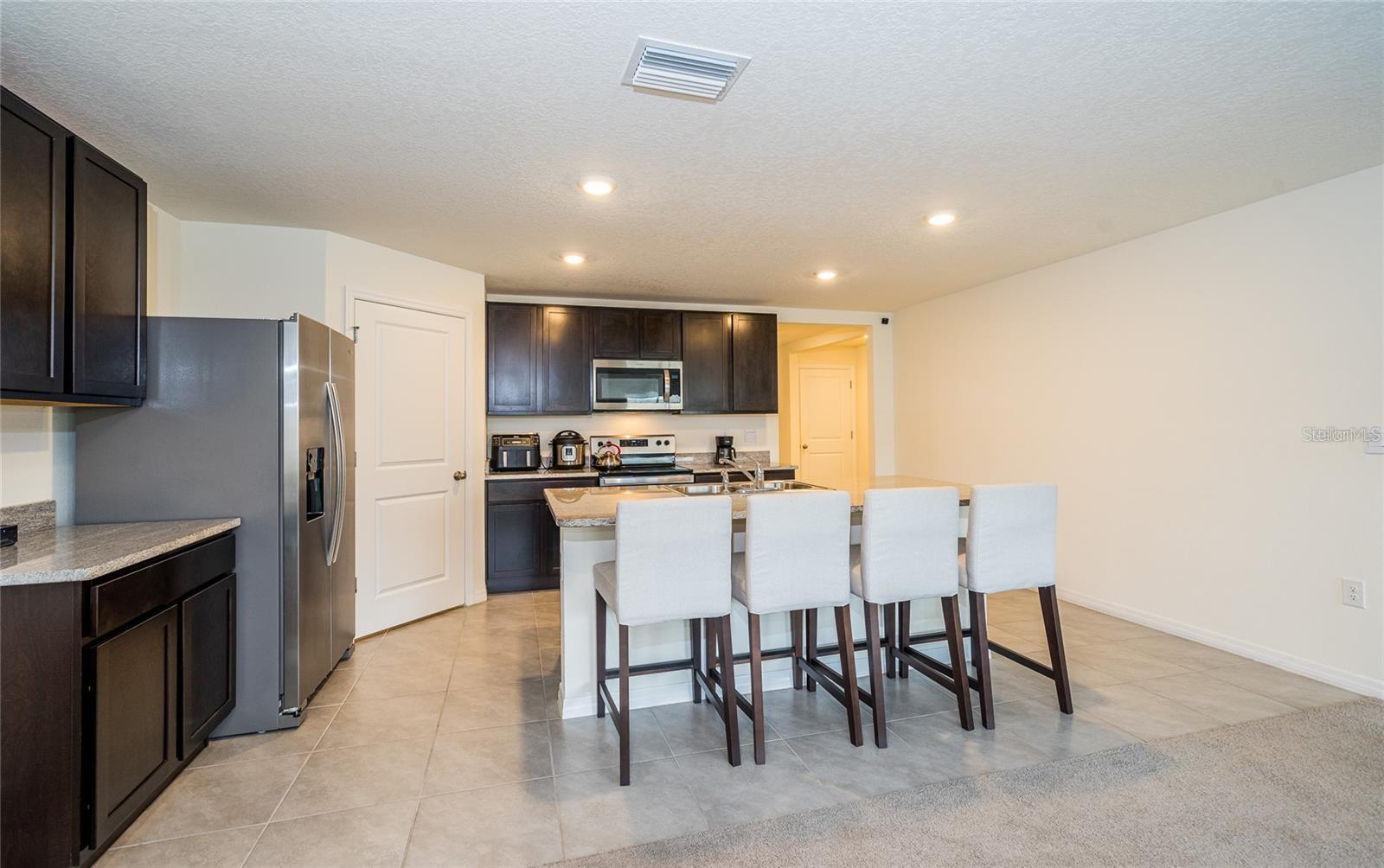 7590 BROAD POINTE DR — photo 4