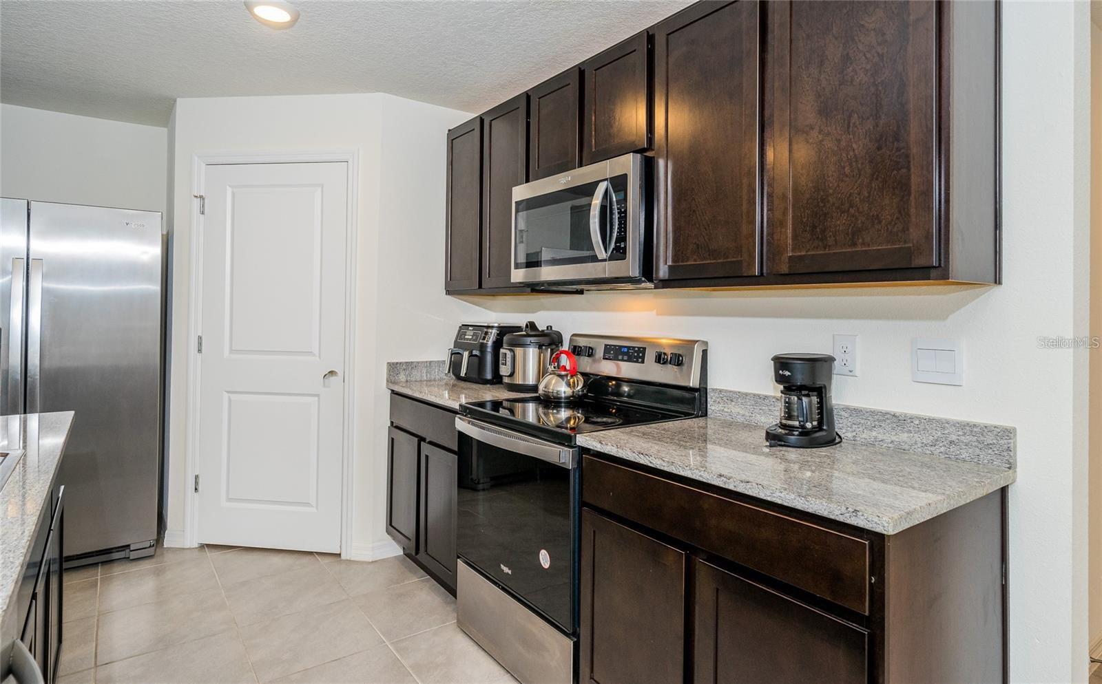 7590 BROAD POINTE DR — photo 8