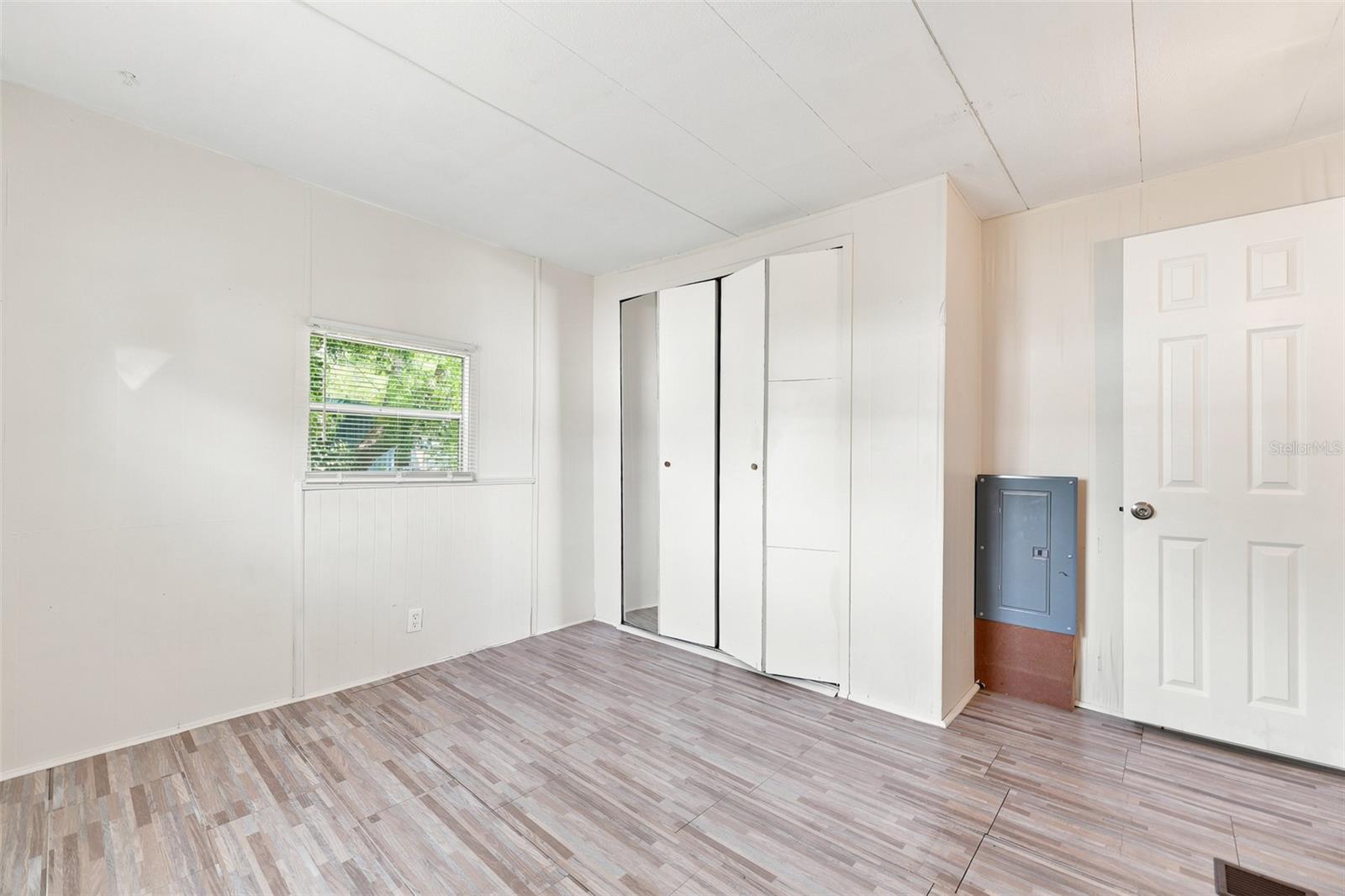 7205 COMMONS BLVD — photo 12