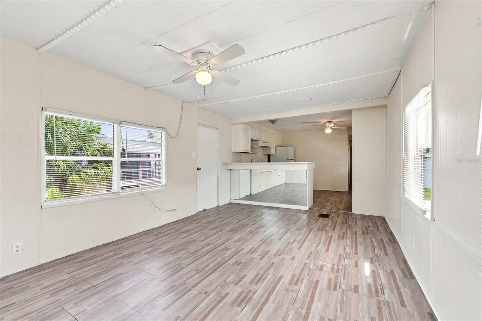7205 COMMONS BLVD — photo 3