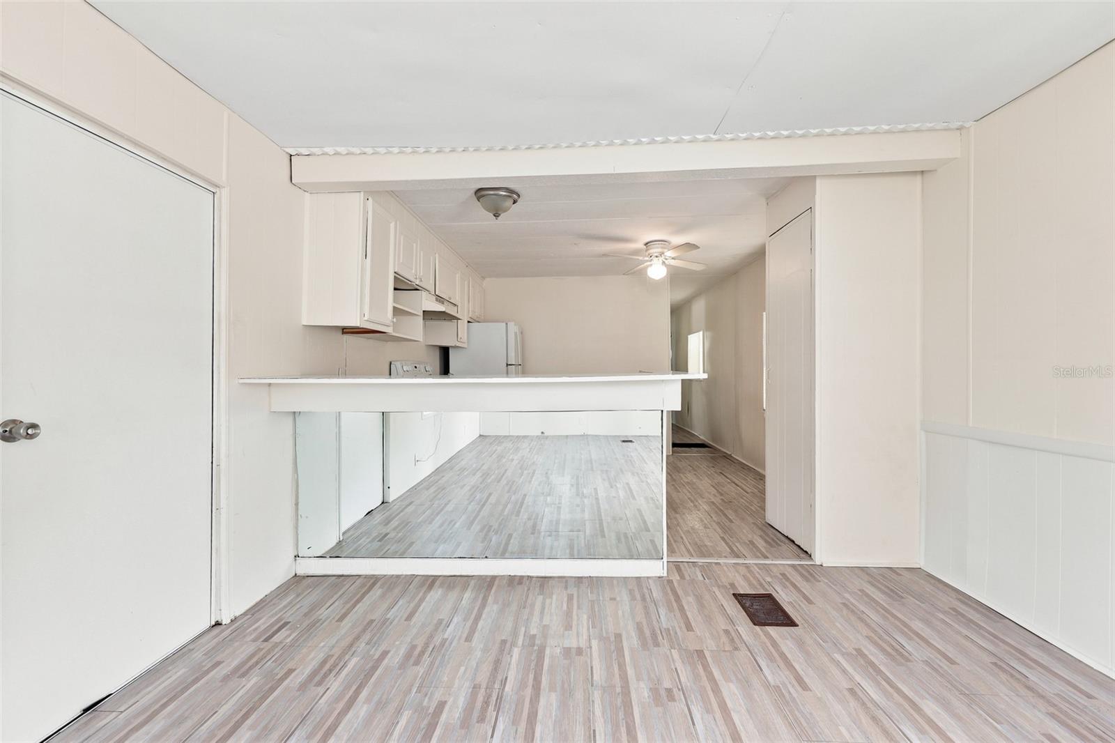 7205 COMMONS BLVD — photo 9