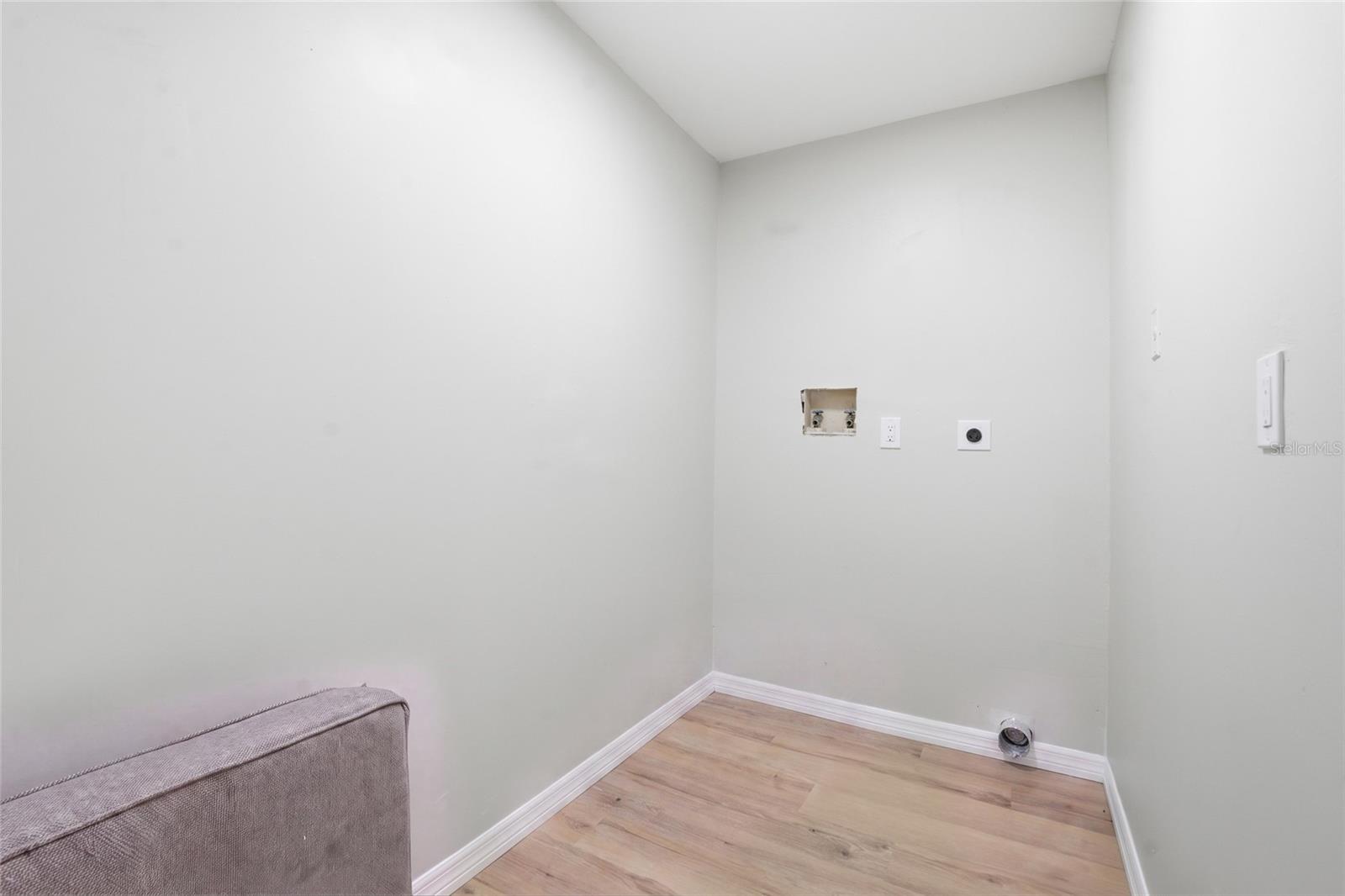 809 WOODCREST AVE — photo 18