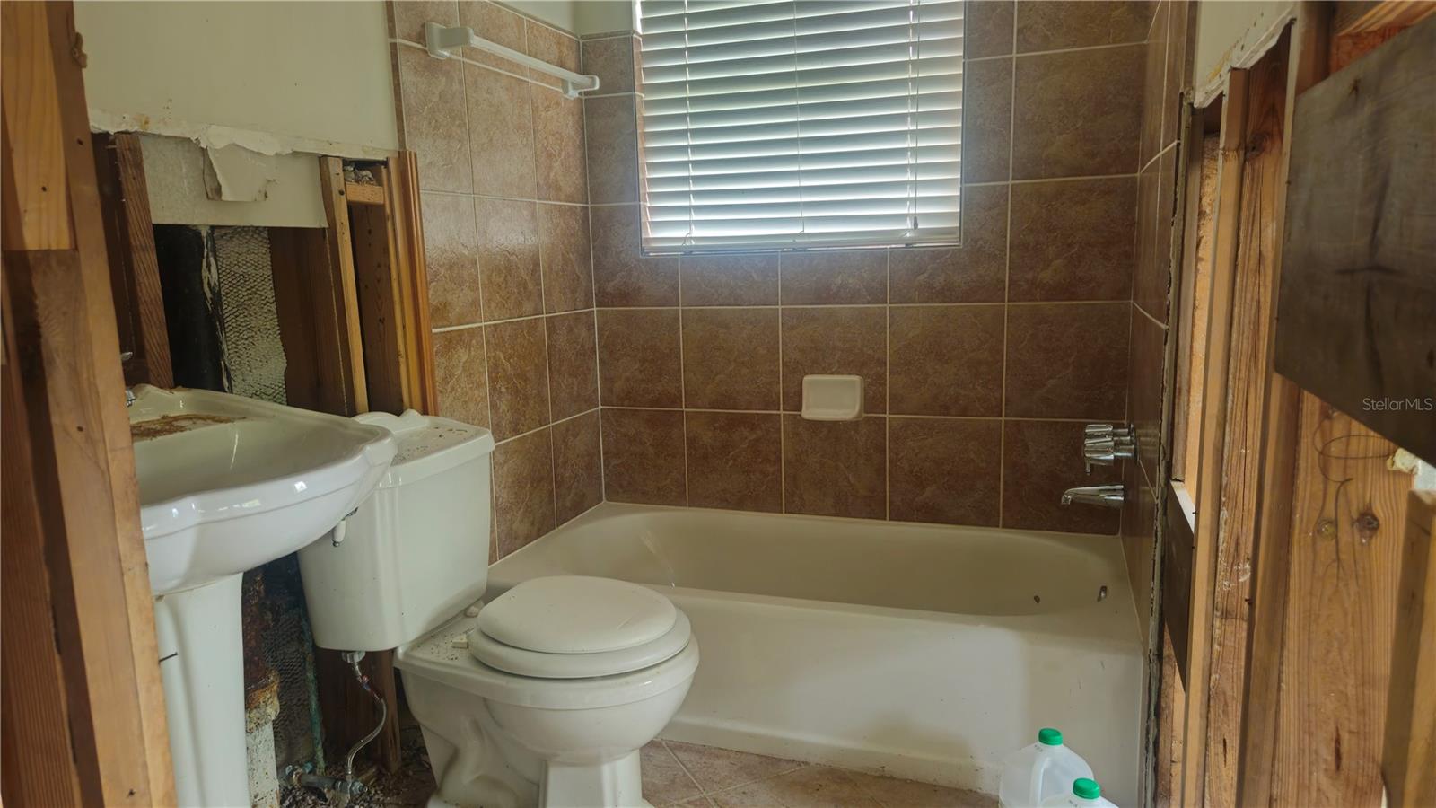 4400 HUNTINGTON ST NE — photo 24