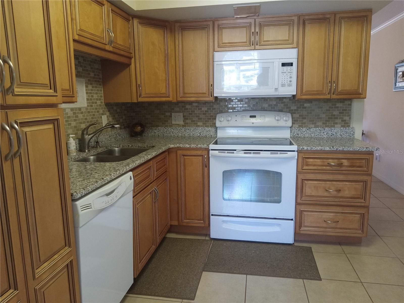 2464 AUSTRALIA WAY E #14 — photo 19