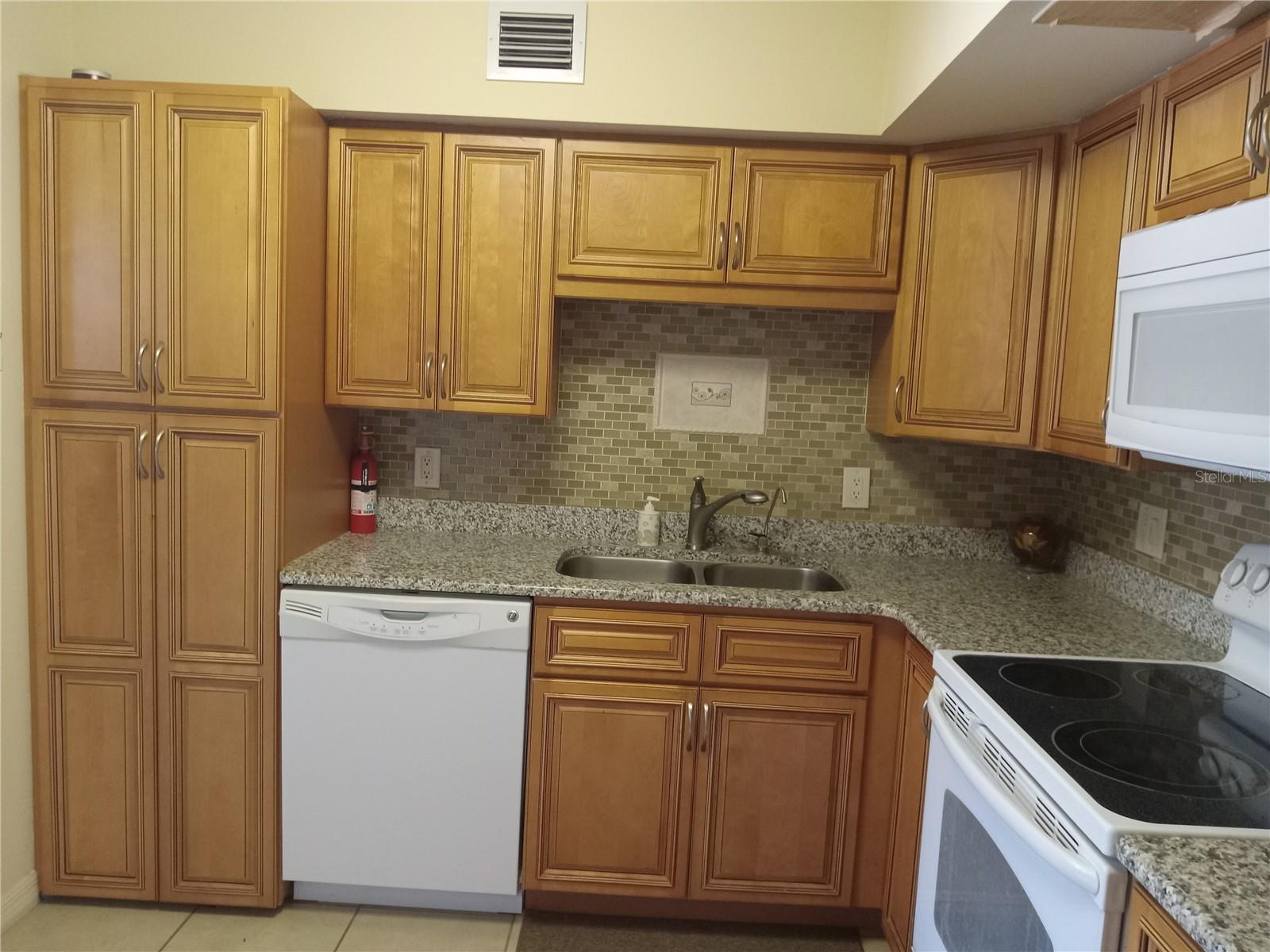 2464 AUSTRALIA WAY E #14 — photo 17