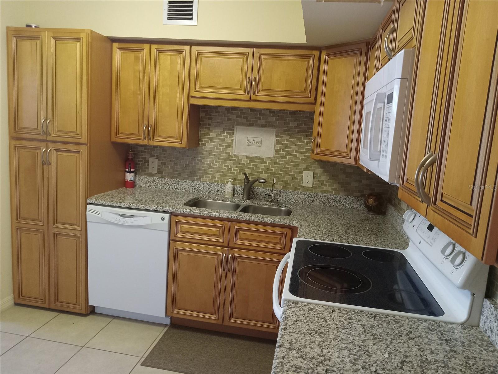 2464 AUSTRALIA WAY E #14 — photo 15
