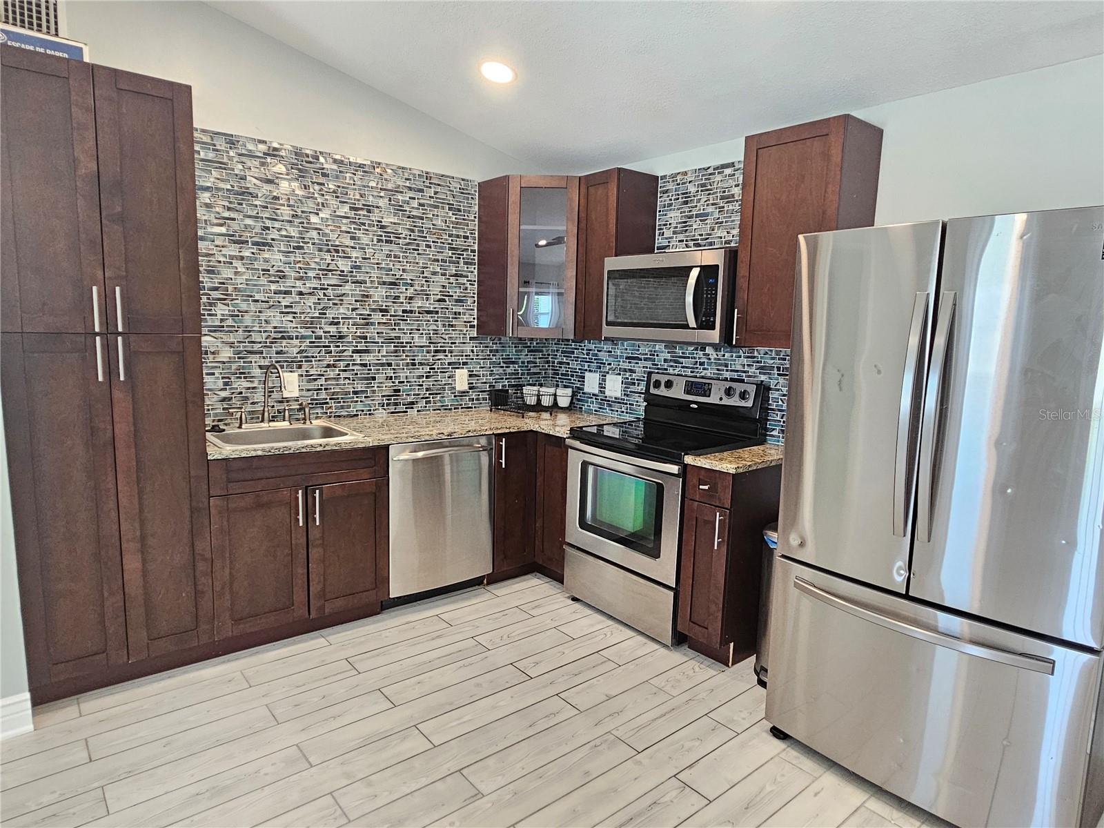 5042 LINDA ST #A — photo 8