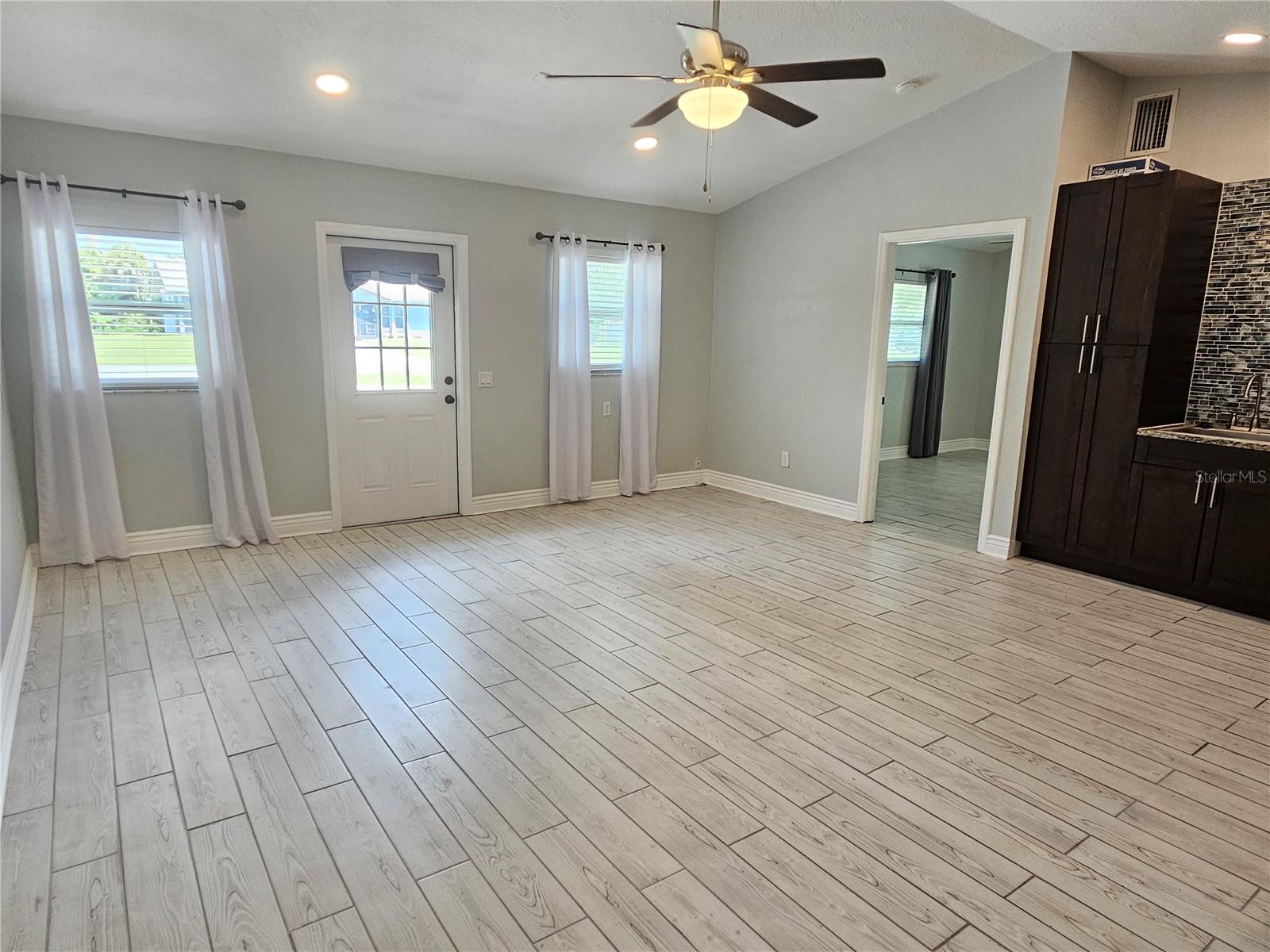 5042 LINDA ST #A — photo 4