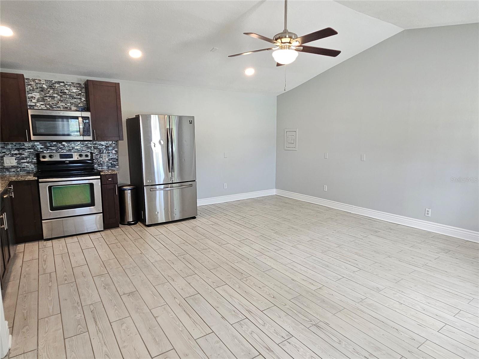 5042 LINDA ST #A — photo 6