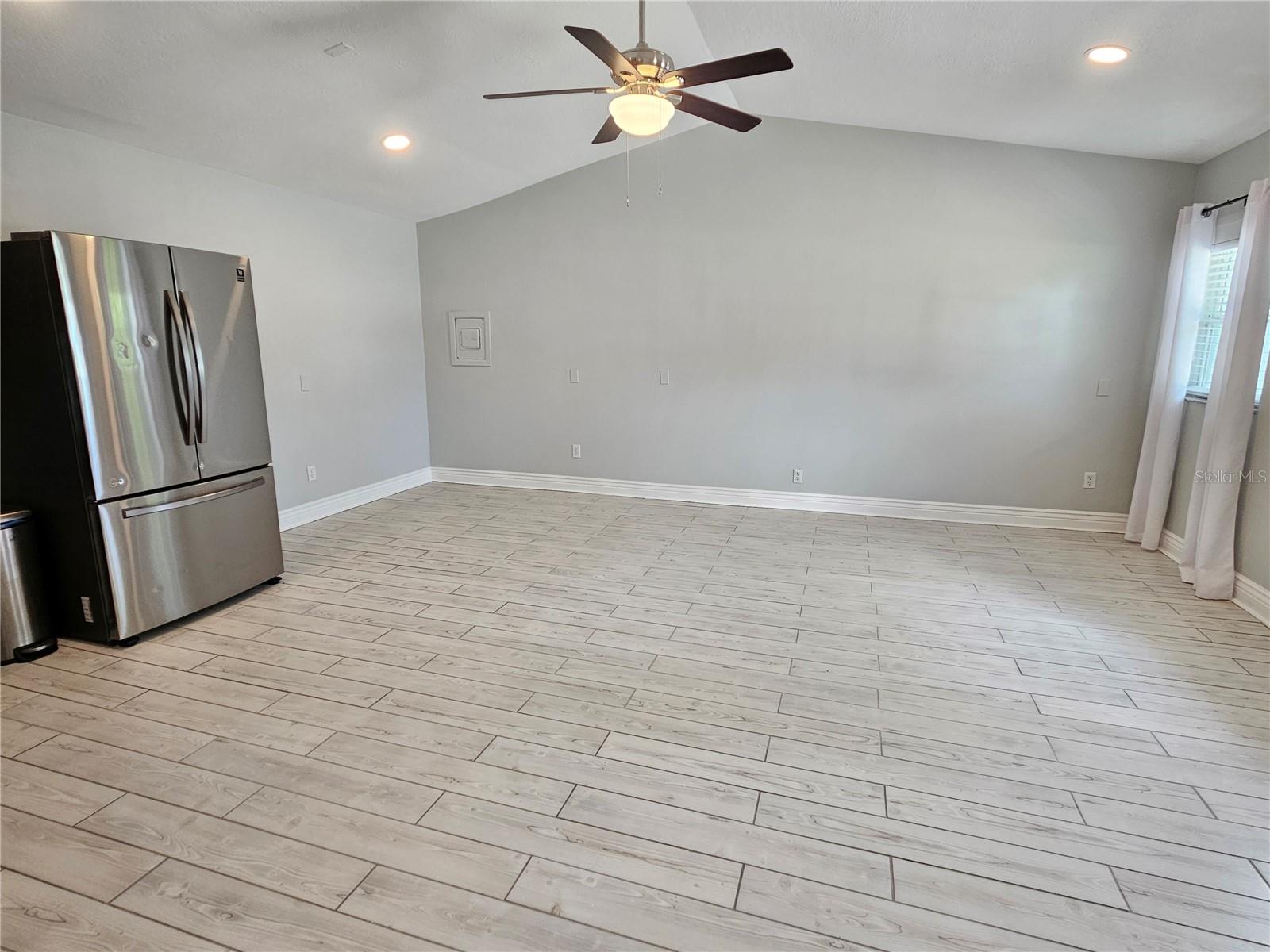 5042 LINDA ST #A — photo 9